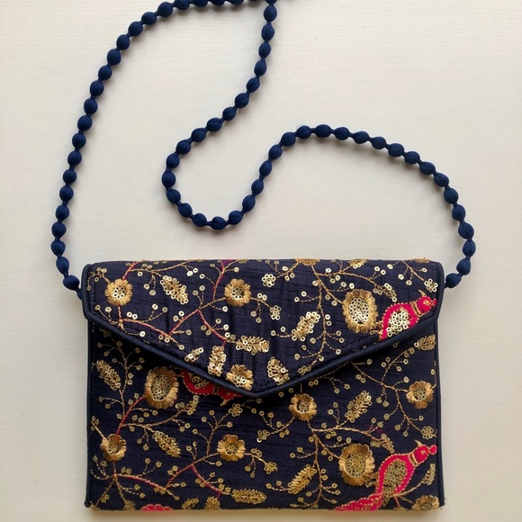 Hand embroidered clutch - Picture 2 of 5